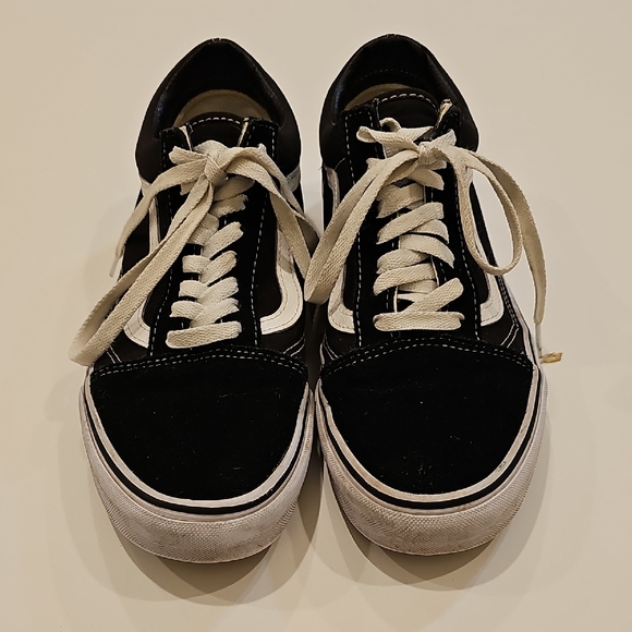 Vans Black and White Old Skool Women's Sneakers Size 11 Women's & 9 Men's - Picture 3 of 8